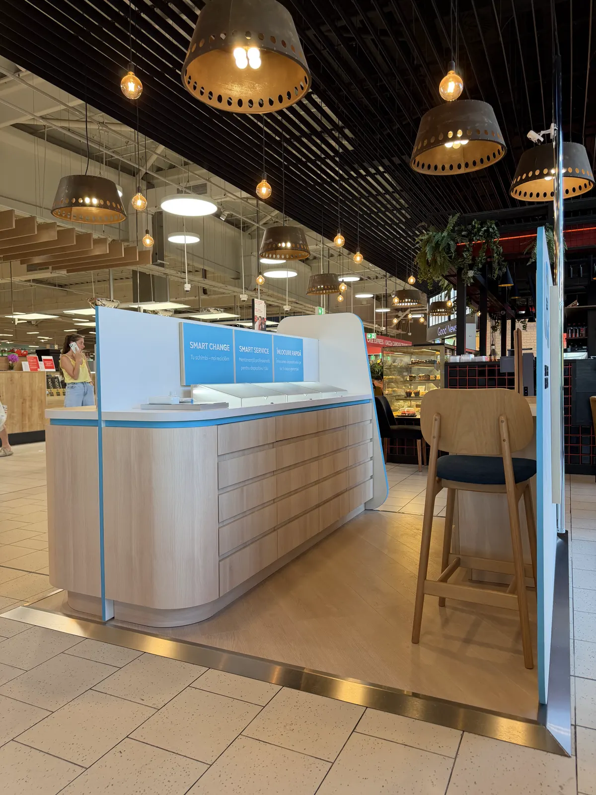 Același corner, montat într-un centru comercial